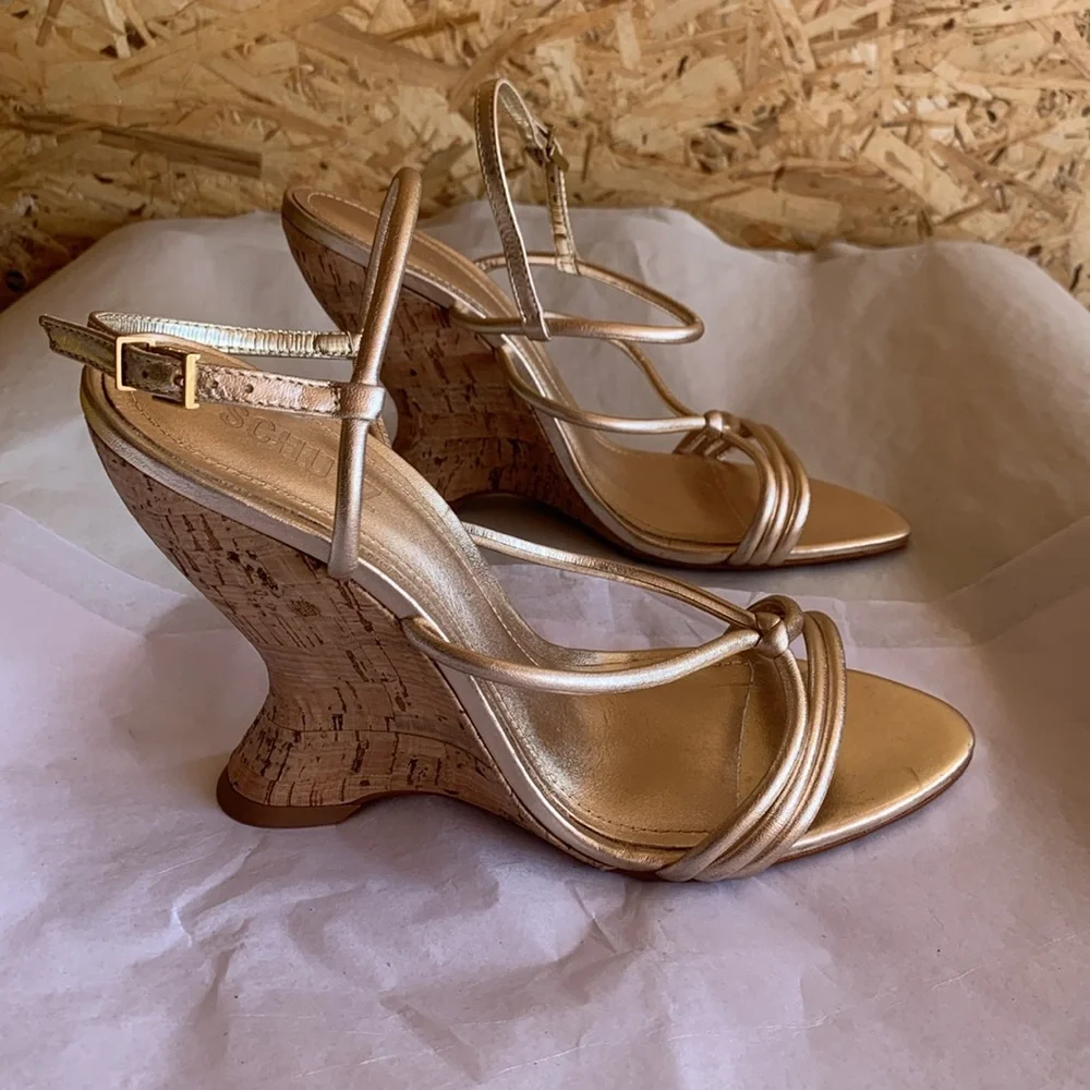 NWT Shultz Daryl Metallic Leather Sandal in Gold Metallic Size 10